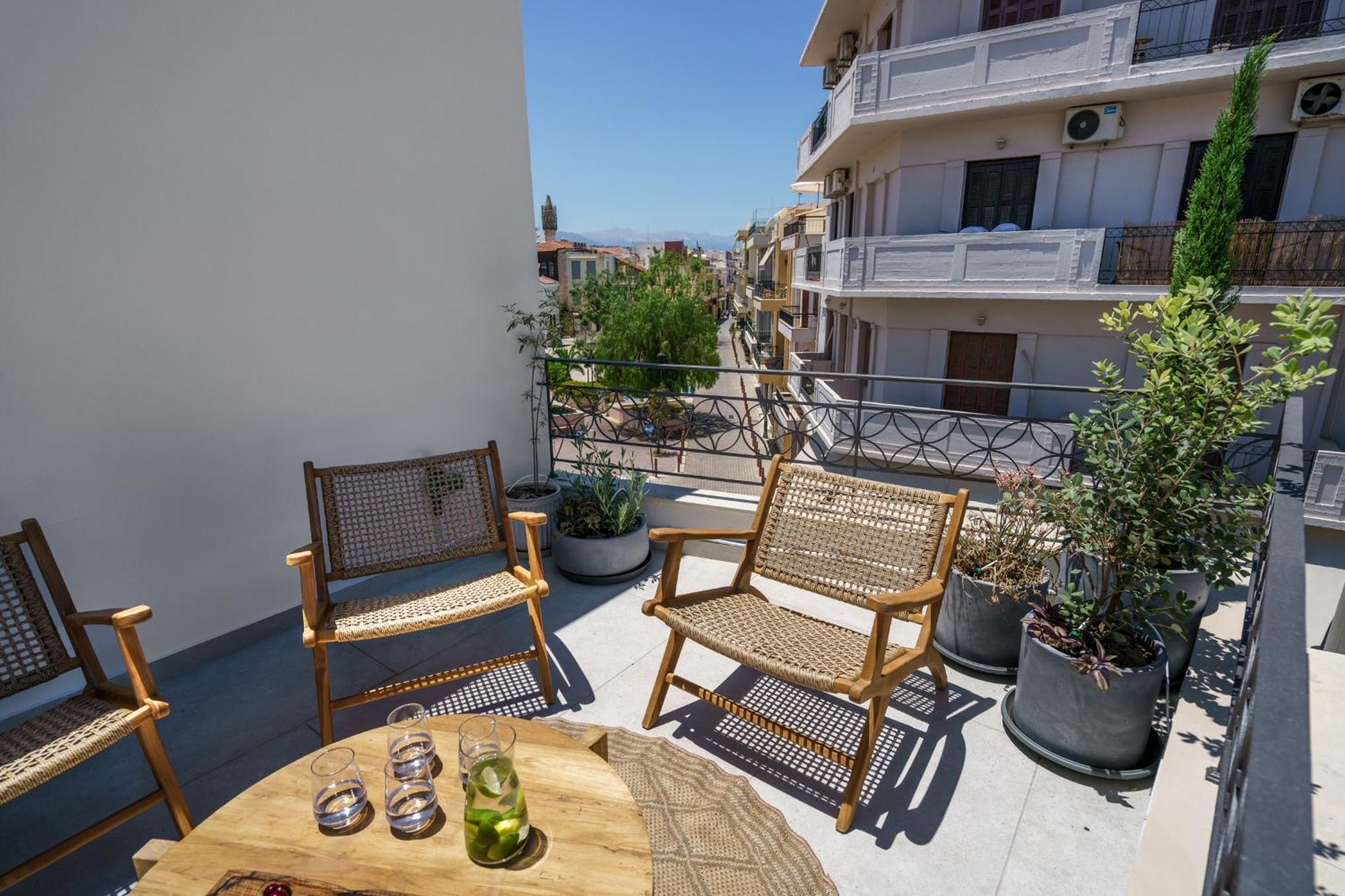 The Old Distillery - Premium Suites ريثيمنو المظهر الخارجي الصورة
