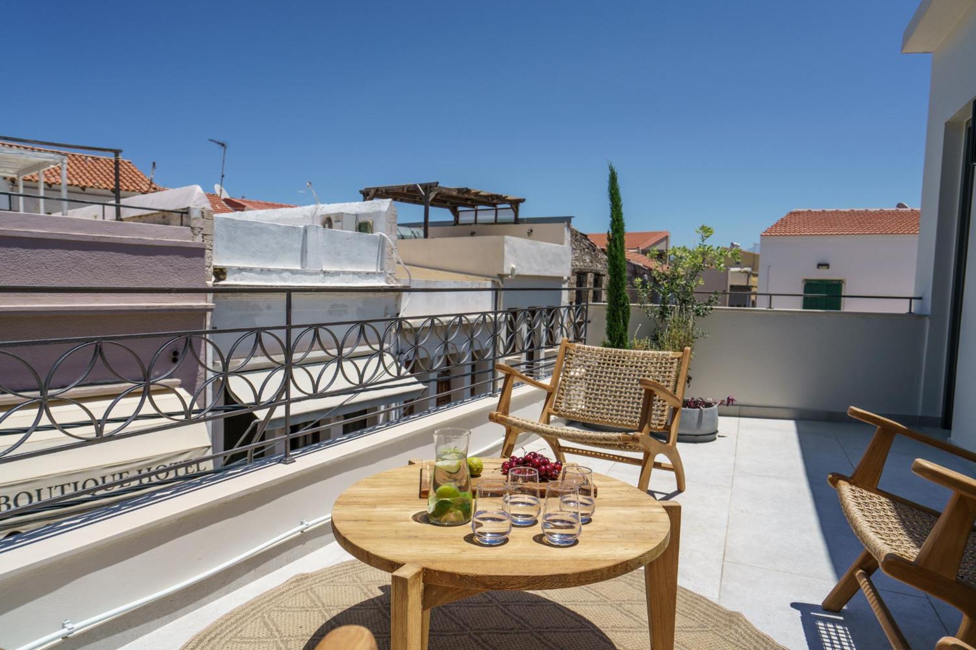 The Old Distillery - Premium Suites ريثيمنو المظهر الخارجي الصورة