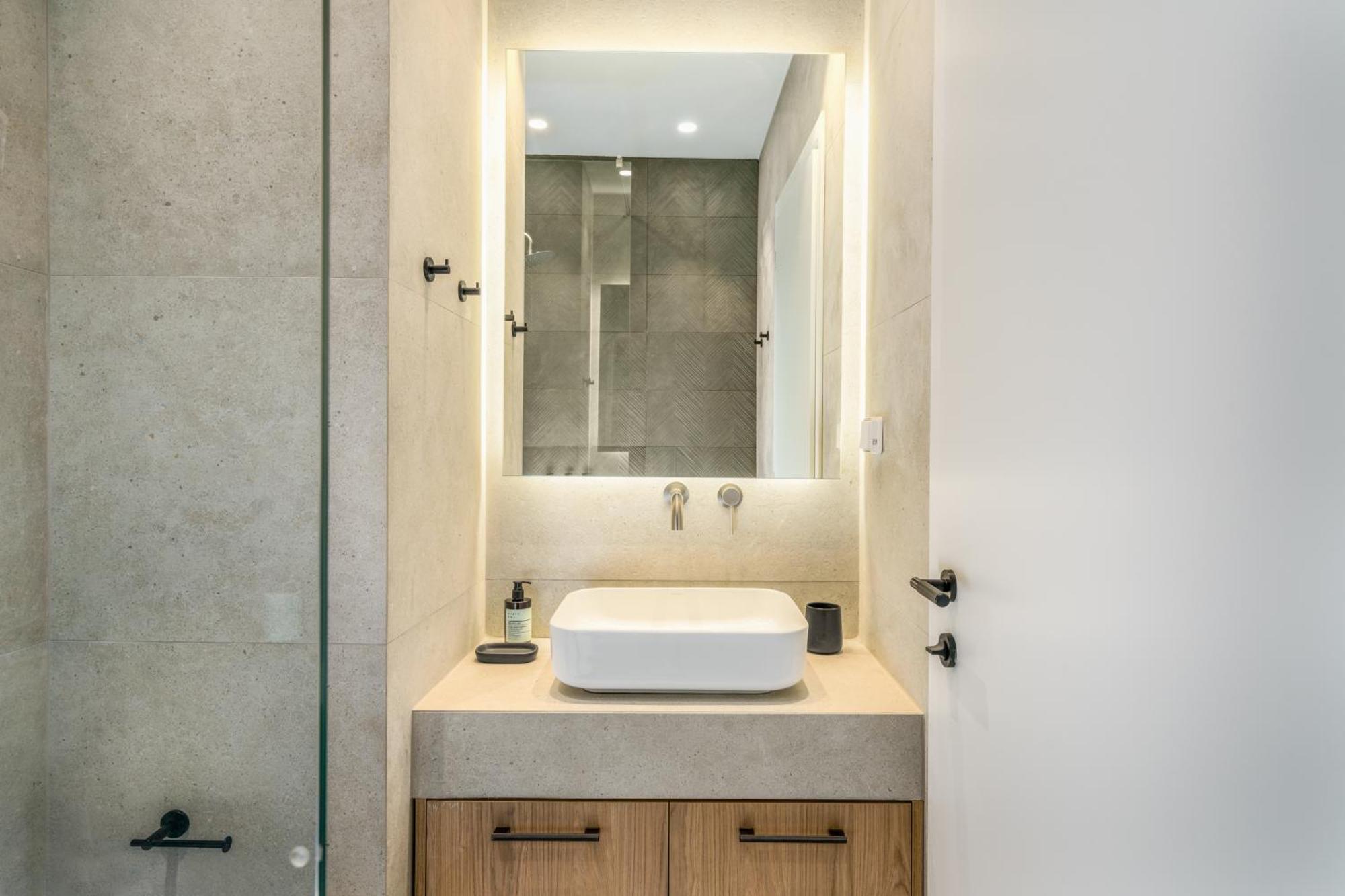 The Old Distillery - Premium Suites ريثيمنو المظهر الخارجي الصورة