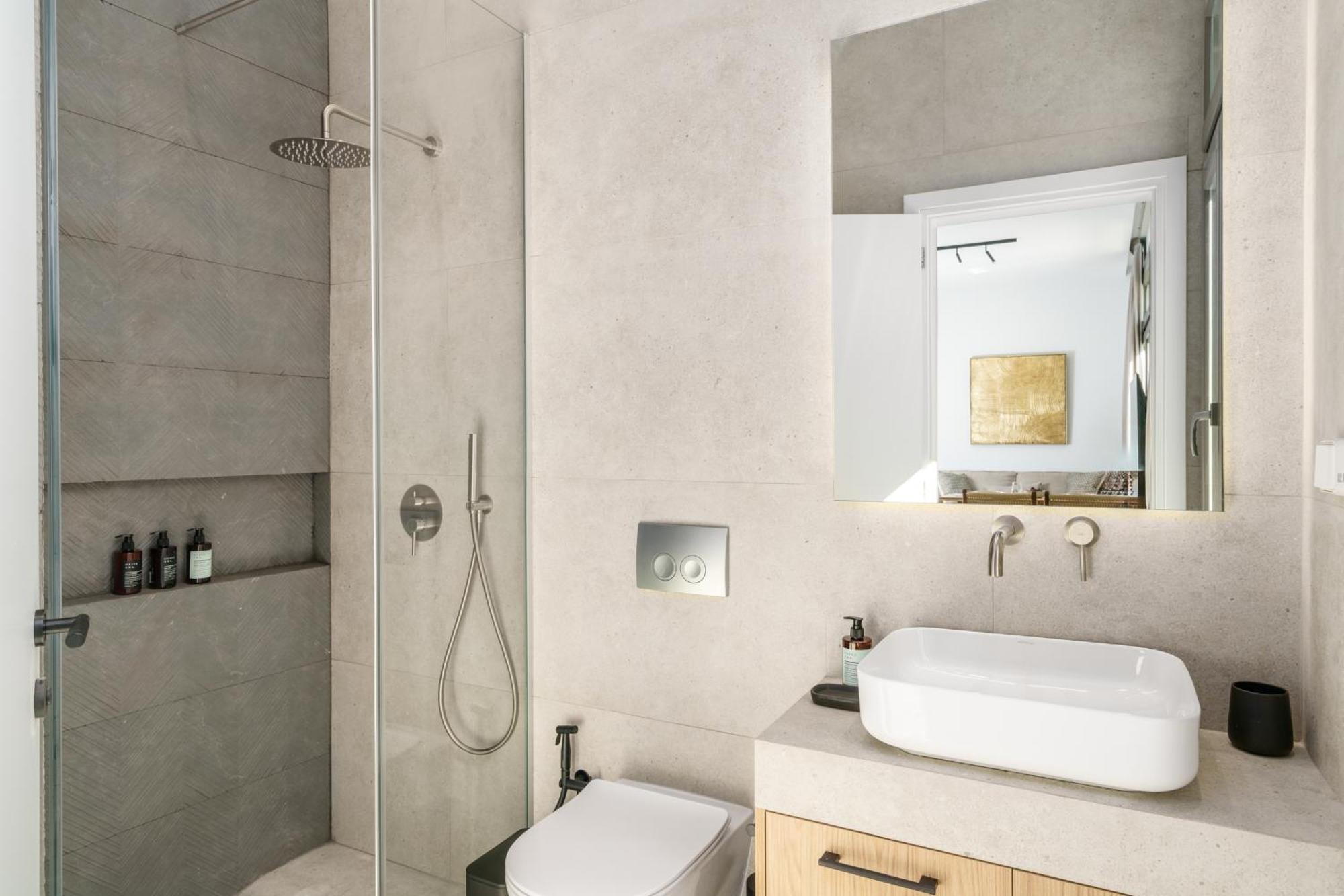 The Old Distillery - Premium Suites ريثيمنو المظهر الخارجي الصورة